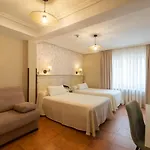 Hotel Restaurante La Casa De Juansabeli 2*