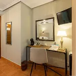 Otel Restaurante La Casa De Juansabeli 2*