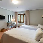 Hotel Restaurante La Casa De Juansabeli 2*