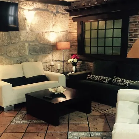 Logis Restaurante La Casa De Juansabeli Hotel 2*