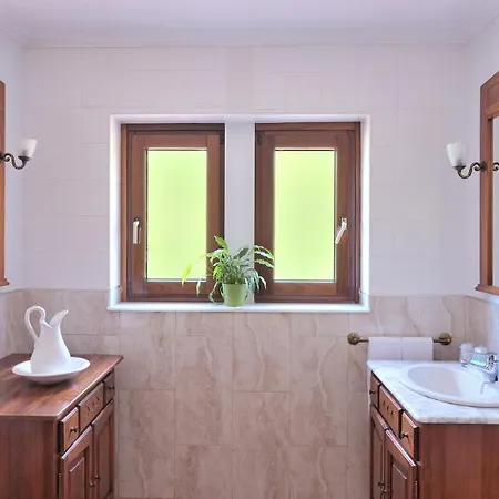 Logis Restaurante La Casa De Juansabeli Arenas De Cabrales