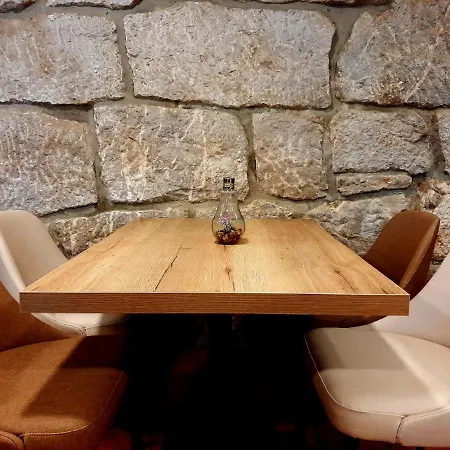 מלון Restaurante La Casa De Juansabeli 2*