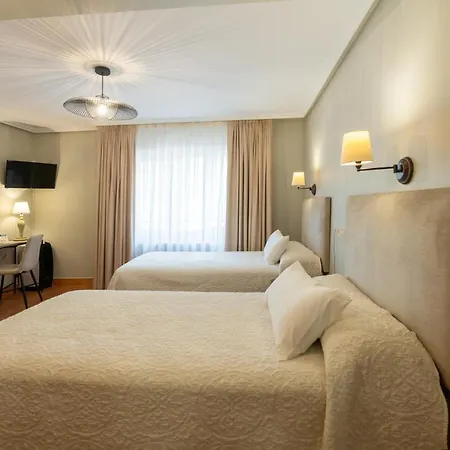 Hotel Logis Restaurante La Casa De Juansabeli Las Arenas