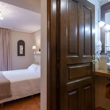 Hotel Logis Restaurante La Casa De Juansabeli 2*