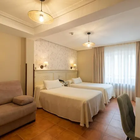מלון Restaurante La Casa De Juansabeli 2*