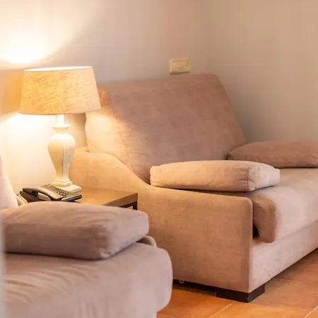 Hotel Logis Restaurante La Casa De Juansabeli 2*