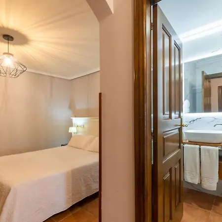 Logis Restaurante La Casa De Juansabeli Hotel 2*