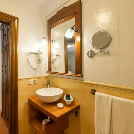 Logis Restaurante La Casa De Juansabeli 2*