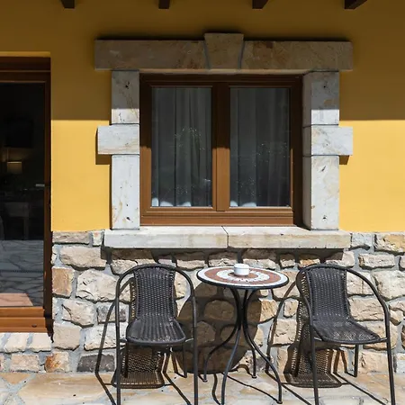 Logis Restaurante La Casa De Juansabeli 2*