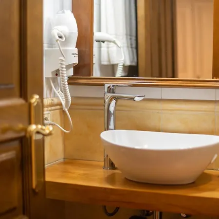 Hotel Logis Restaurante La Casa De Juansabeli