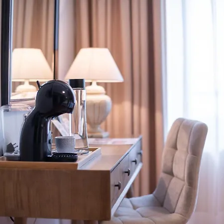 Logis Restaurante La Casa De Juansabeli Hotel