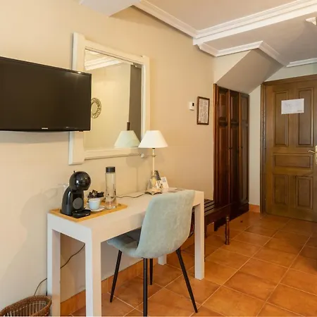 Hotel Logis Restaurante La Casa De Juansabeli