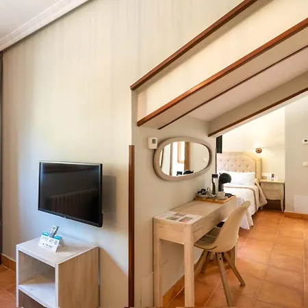 Logis Restaurante La Casa De Juansabeli 2*