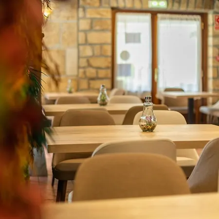 Logis Restaurante La Casa De Juansabeli Hotel Arenas De Cabrales