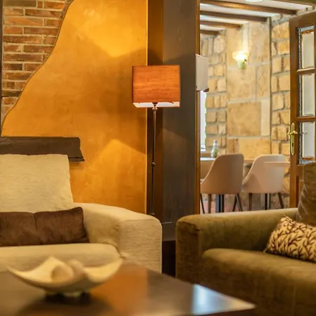Logis Restaurante La Casa De Juansabeli Hotel