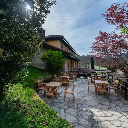 Logis Restaurante La Casa De Juansabeli Arenas De Cabrales