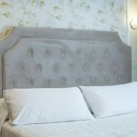 Hotel Logis Restaurante La Casa De Juansabeli 2*