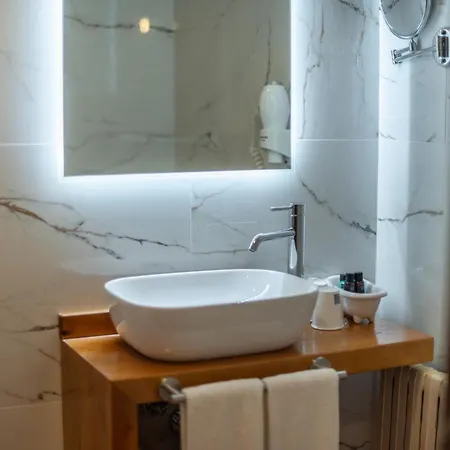 Logis Restaurante La Casa De Juansabeli 2*