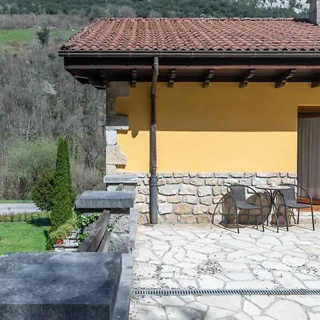 Hotel Logis Restaurante La Casa De Juansabeli Arenas De Cabrales