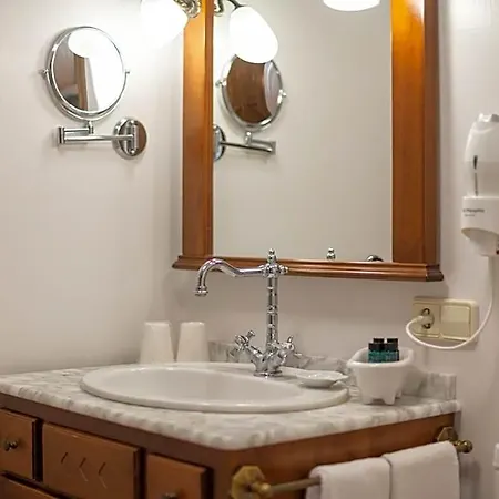 Restaurante La Casa De Juansabeli מלון 2*