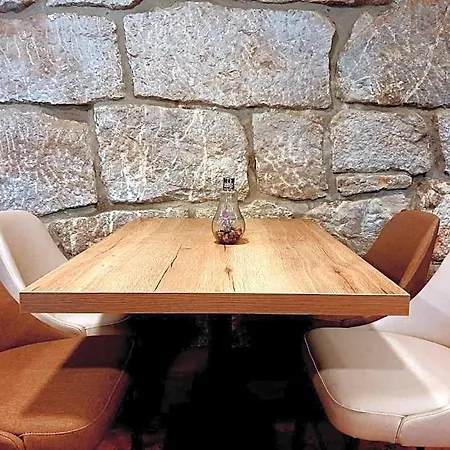 Restaurante La Casa De Juansabeli 2*