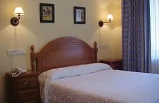 Restaurante La Casa De Juansabeli מלון